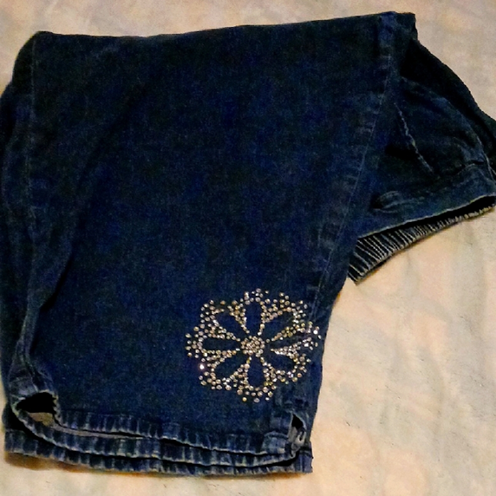 Quacker Factory Blue Ankle Cropped Jeans with Embellishments.  1X EUC